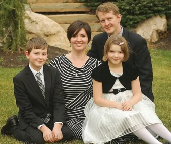 Mindy Jennings with her husband and their children.